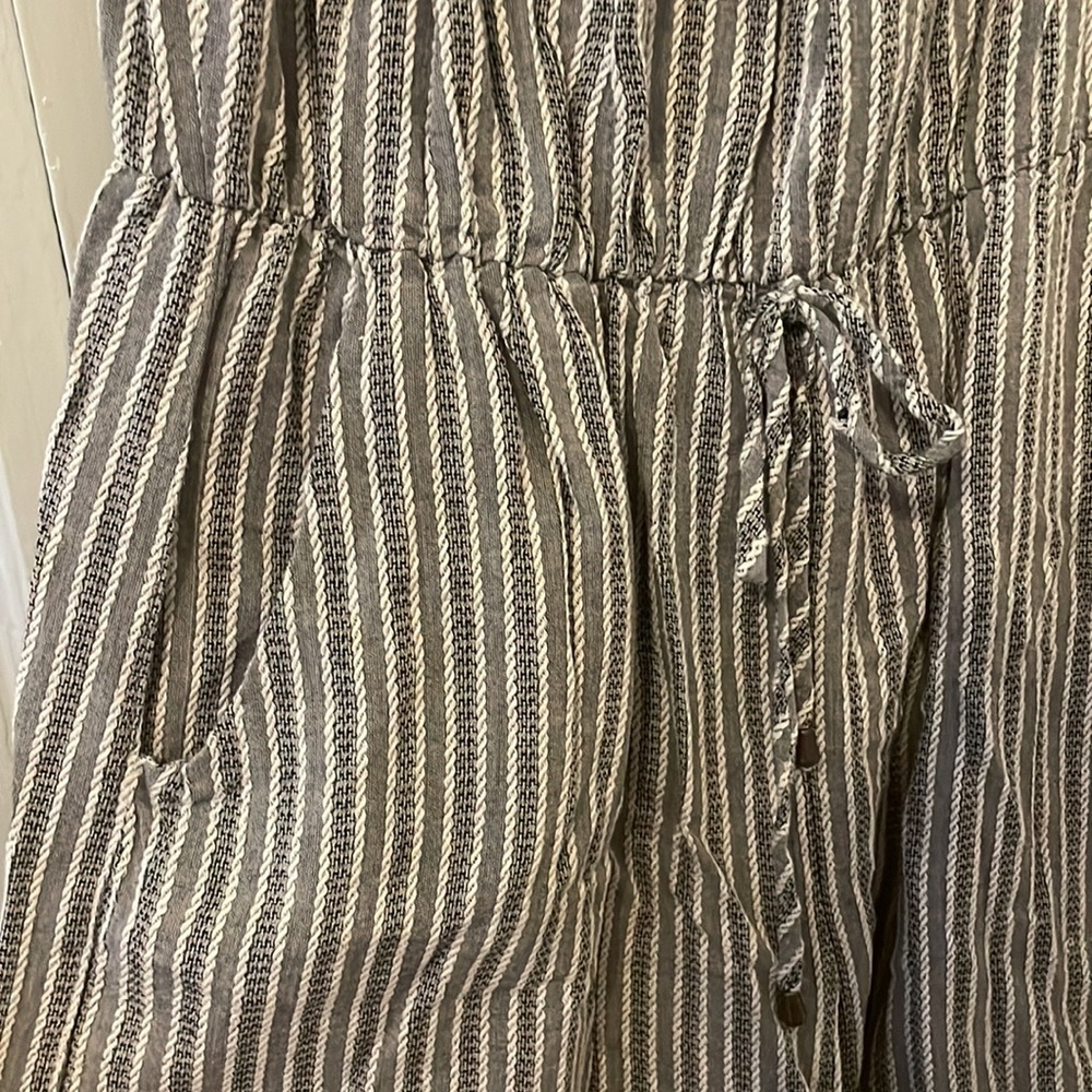 Universal Threads Romper - Picture 4 of 5